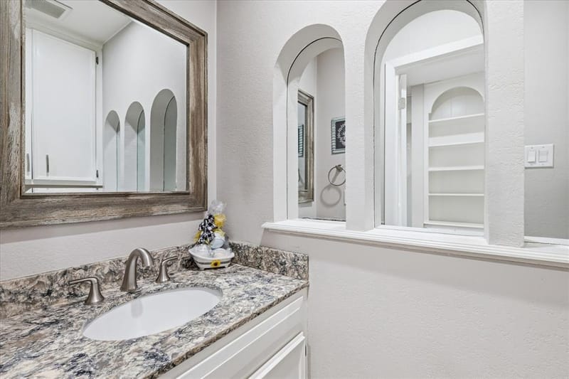 2703 Chinquapin Oak Lane, Arlington TX 76012 - Photo 2