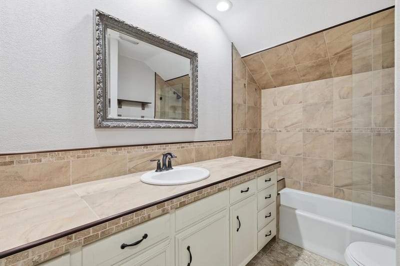 2703 Chinquapin Oak Lane, Arlington TX 76012 - Photo 8