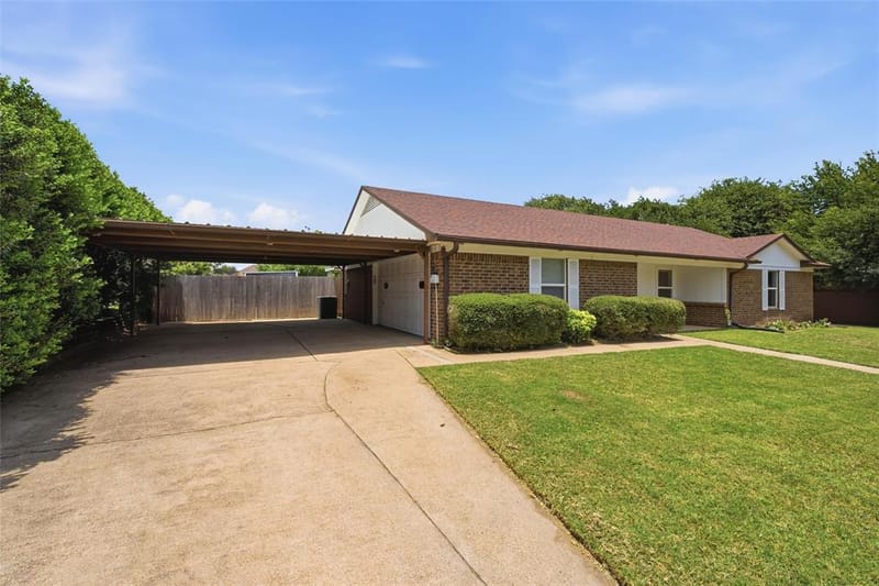 308 Oakwood Lane, Hewitt TX 76643 - Photo 2