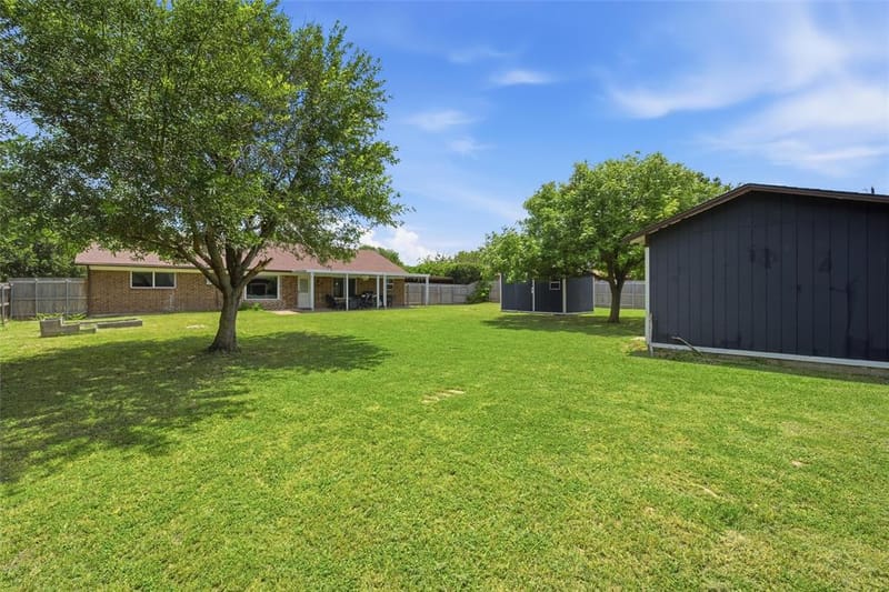 308 Oakwood Lane, Hewitt TX 76643 - Photo 21