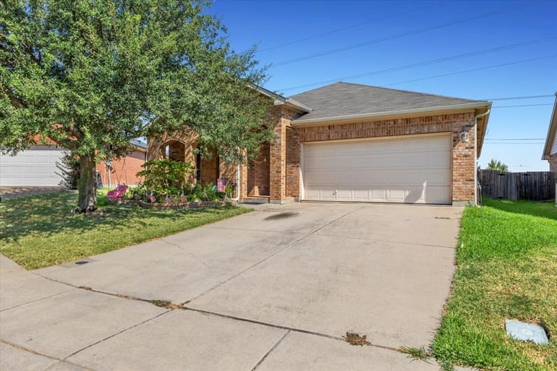 1124 Sunderland Lane, Fort Worth TX 76134 - Photo 2