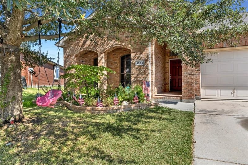 1124 Sunderland Lane, Fort Worth TX 76134 - Photo 3