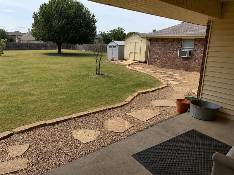 421 Bluebonnet Lane, Red Oak TX 75154 - Photo 2