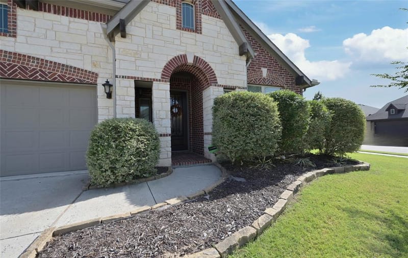 213 Oakcrest Drive, Justin TX 76247 - Photo 2