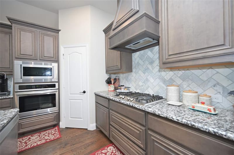 213 Oakcrest Drive, Justin TX 76247 - Photo 7