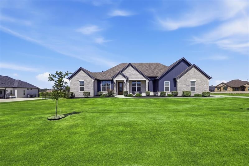 901 Medaris Way, Azle TX 76020 - Photo 3