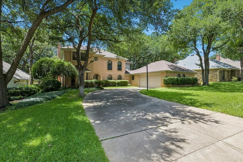 833 Kingston Drive, Mansfield TX 76063 - Photo 2