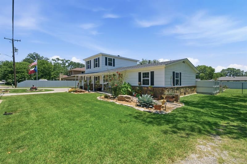 206 E North Street, Aubrey TX 76227 - Photo 3