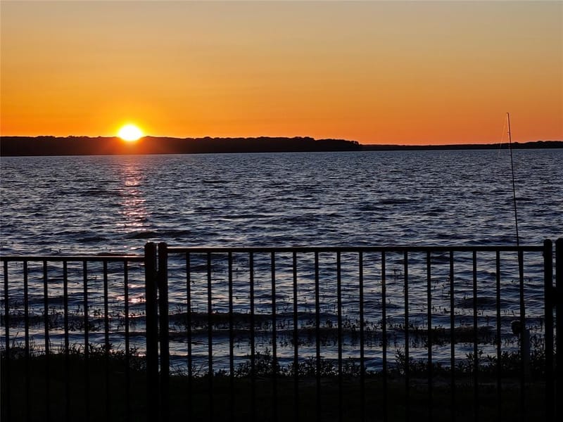 1518 Shoreline Drive, Mabank TX 75143 - Photo 4