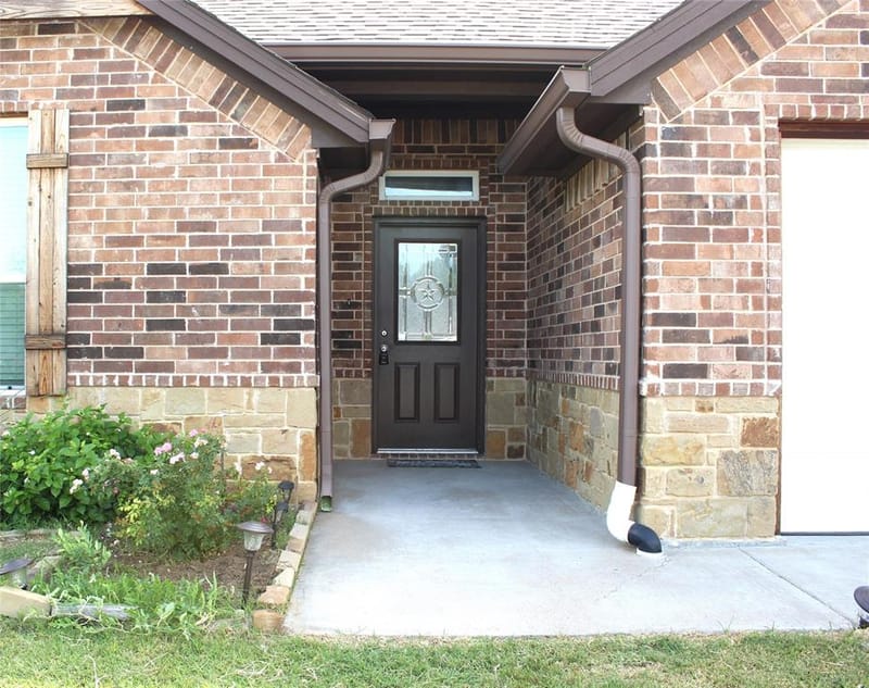 219 Prairie Wind Boulevard, Stephenville TX 76401 - Photo 2