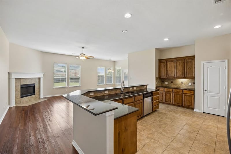 4201 Garden Path Lane, Mansfield TX 76063 - Photo 7