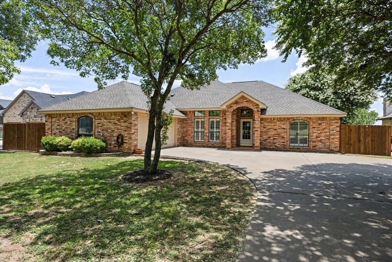 105 Casas Del Sur Street, Granbury TX 76049 - Photo 2