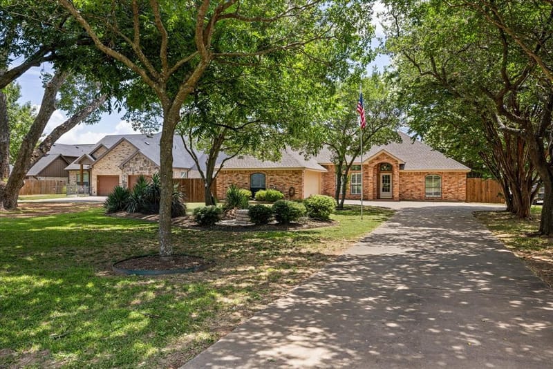 105 Casas Del Sur Street, Granbury TX 76049 - Photo 6