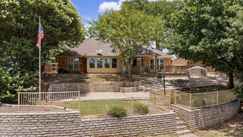 105 Casas Del Sur Street, Granbury TX 76049 - Photo 32