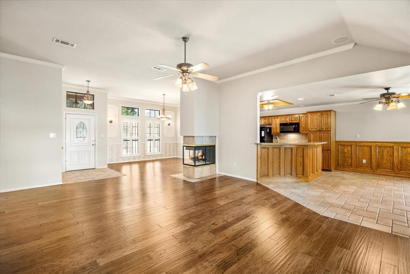 105 Casas Del Sur Street, Granbury TX 76049 - Photo 10
