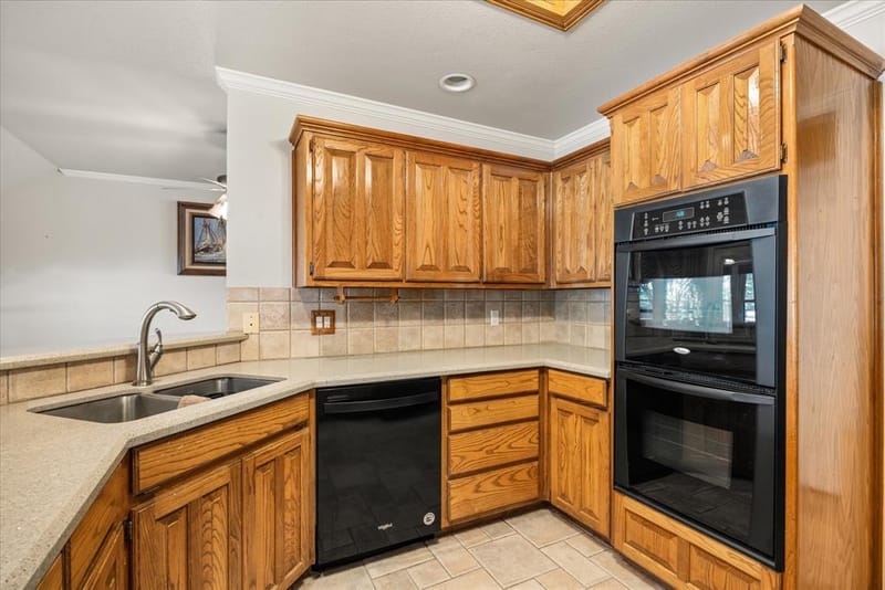 105 Casas Del Sur Street, Granbury TX 76049 - Photo 18