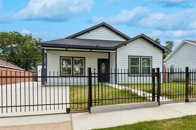 1404 E Cannon Street, Fort Worth TX 76104 - Photo 2