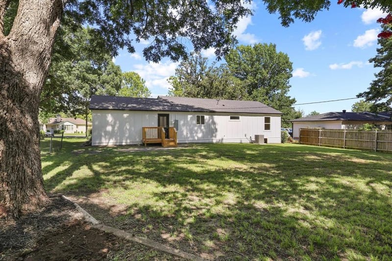 709 Lipscomb Street, Bonham TX 75418 - Photo 31