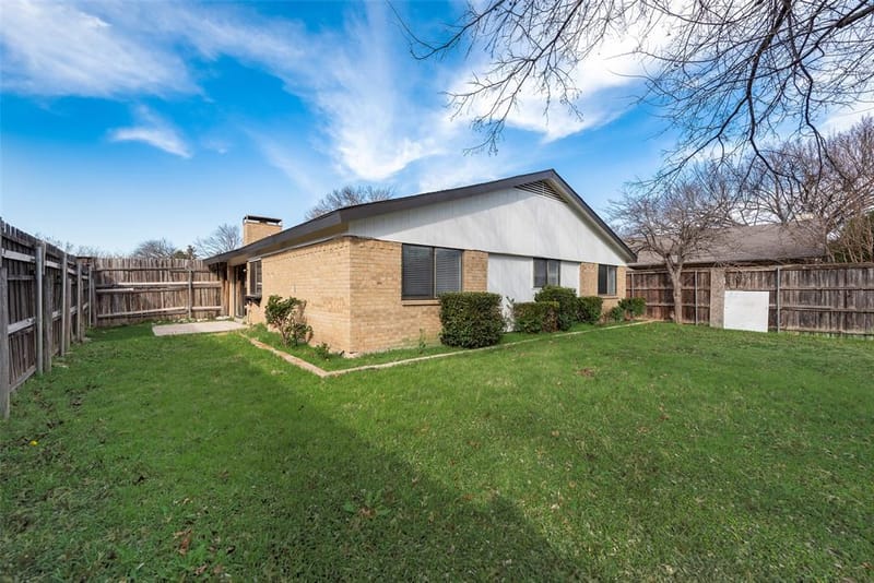 10906 Listi Drive, Dallas TX 75238 - Photo 12