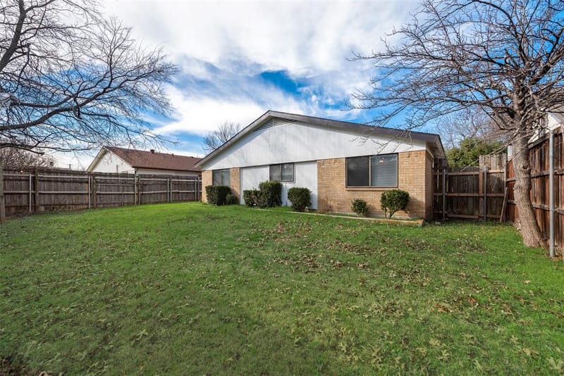 10906 Listi Drive, Dallas TX 75238 - Photo 11