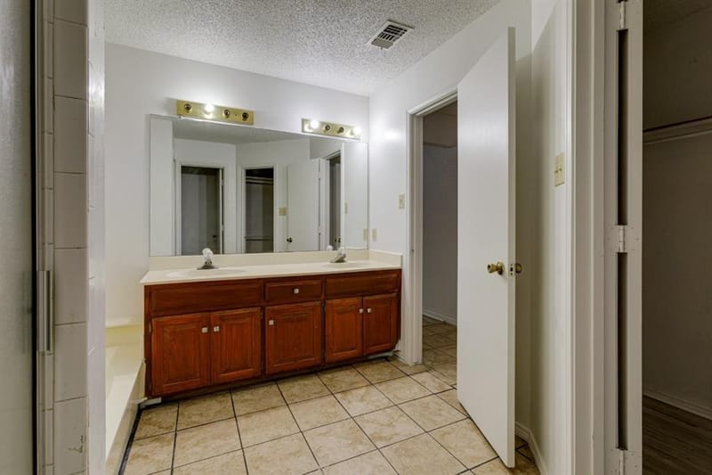 902 Wayne Avenue, Duncanville TX 75137 - Photo 10