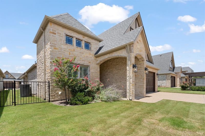 2407 Vineyard Drive, Granbury TX 76048 - Photo 2