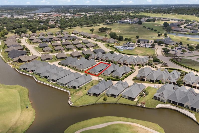 2407 Vineyard Drive, Granbury TX 76048 - Photo 5