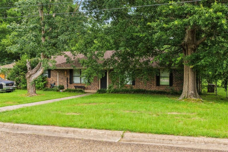 206 Carr Drive, Mount Pleasant TX 75455
