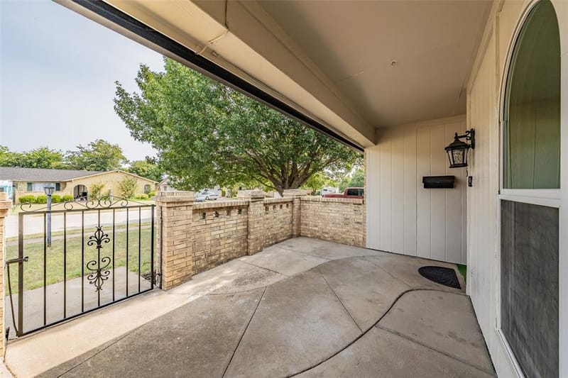 1413 Lamplighter Lane, Edgecliff Village TX 76134 - Photo 3