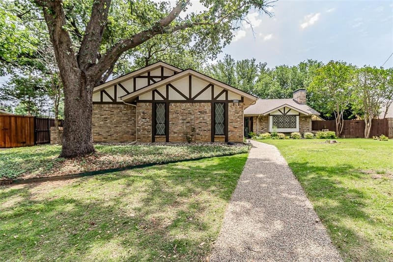 2604 Twinpost Court, Irving TX 75062 - Photo 2