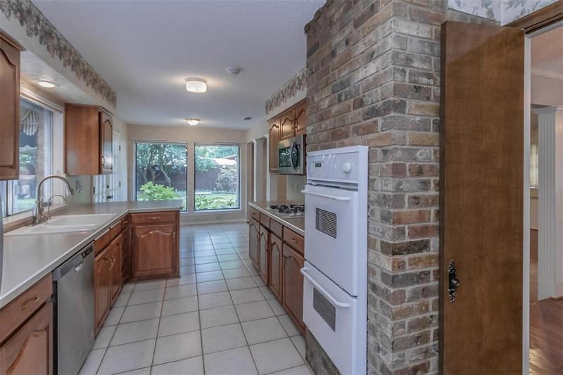 2604 Twinpost Court, Irving TX 75062 - Photo 8