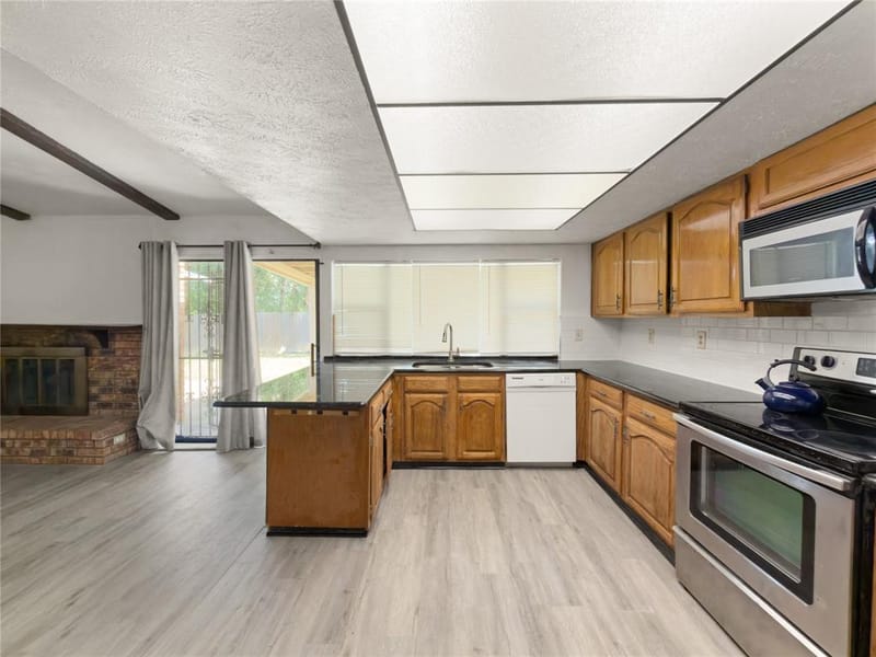 7717 Acapulco Road, Fort Worth TX 76112 - Photo 12