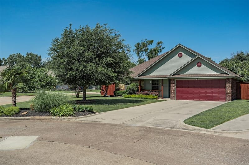 1221 Eagle Lake Drive, Azle TX 76020 - Photo 4