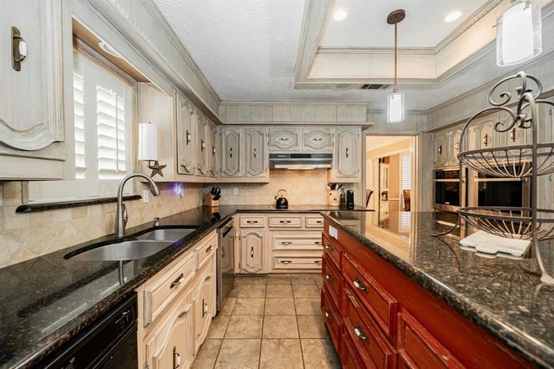 9511 Fallbrook Drive, Dallas TX 75243 - Photo 13