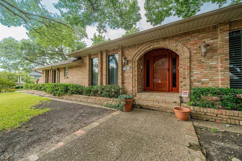 9511 Fallbrook Drive, Dallas TX 75243 - Photo 3