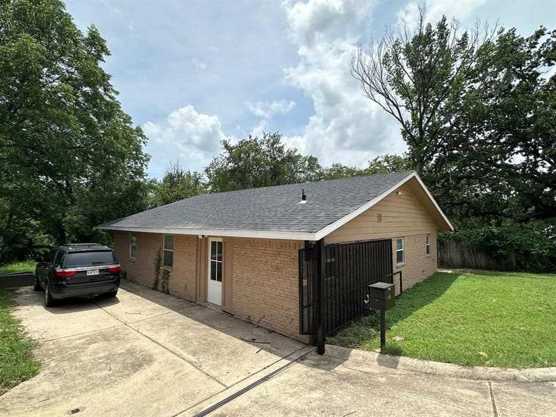 400 E Shady Grove Road, Irving TX 75060 - Photo 2