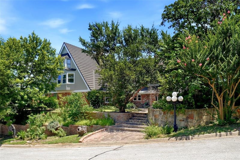 2011 Ridgemont Court, Arlington TX 76012 - Photo 2