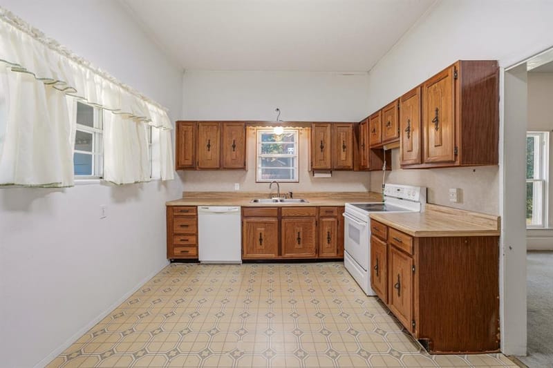 648 N Belknap Street, Stephenville TX 76401 - Photo 9