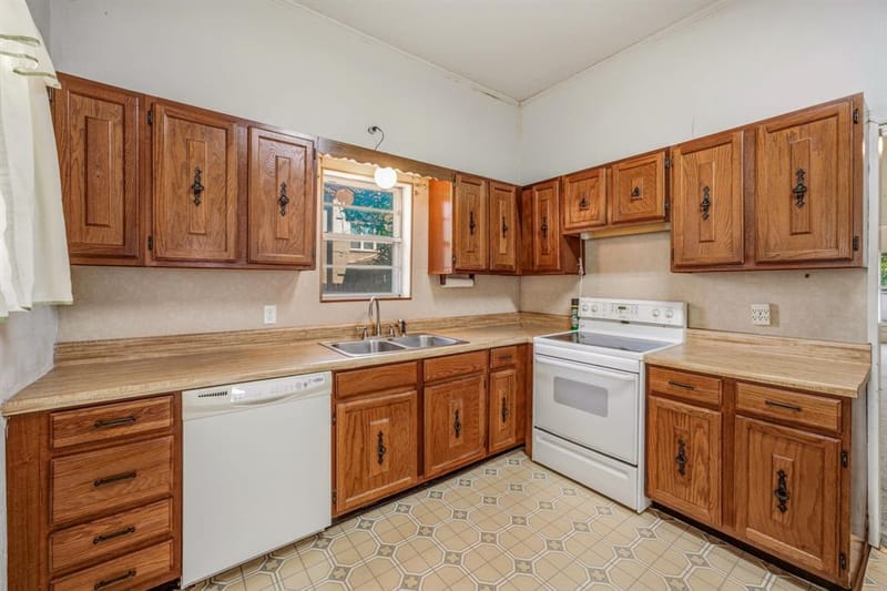 648 N Belknap Street, Stephenville TX 76401 - Photo 10