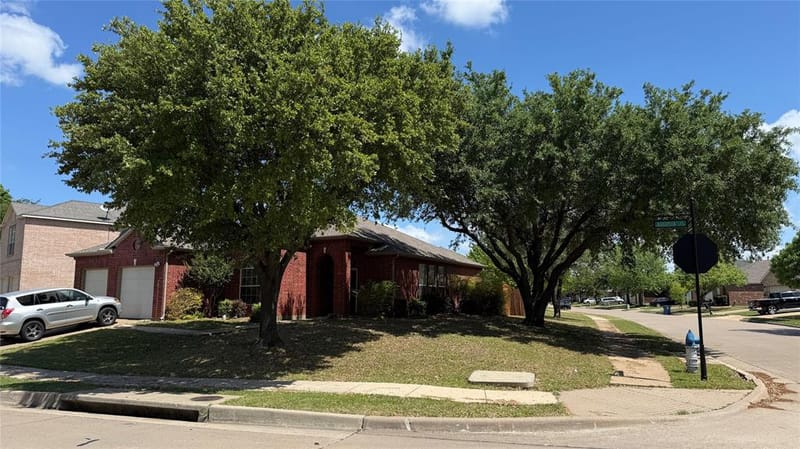 10502 Augusta Lane, Rowlett TX 75089 - Photo 2