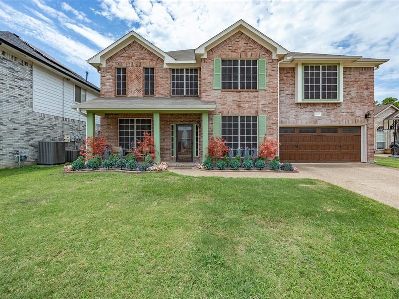 4008 Falcon Ridge Drive, Haltom City TX 76137 - Photo 2