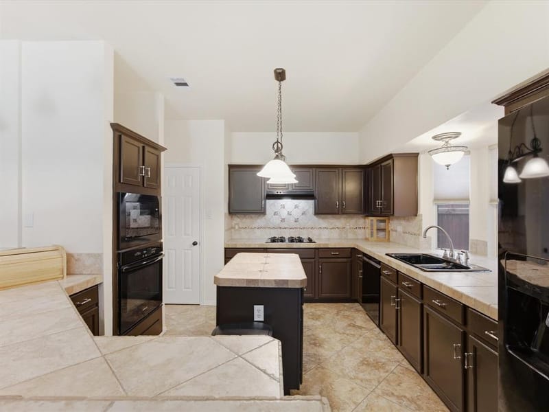 4008 Falcon Ridge Drive, Haltom City TX 76137 - Photo 10