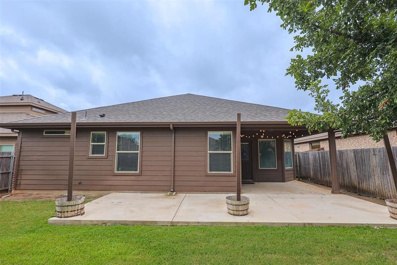 624 River Rock Drive, Azle TX 76020 - Photo 35