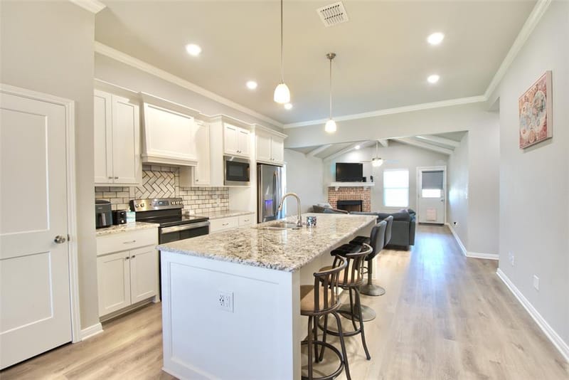 429 Travis Drive, McGregor TX 76657 - Photo 12