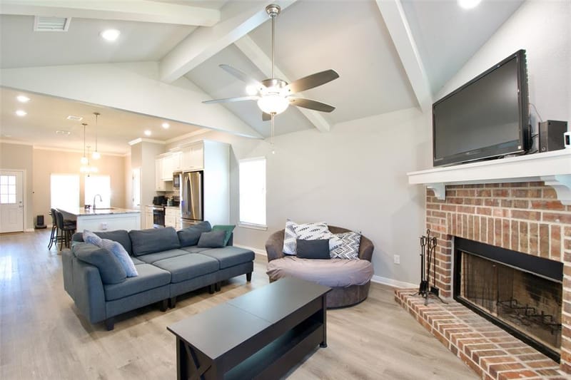 429 Travis Drive, McGregor TX 76657 - Photo 9