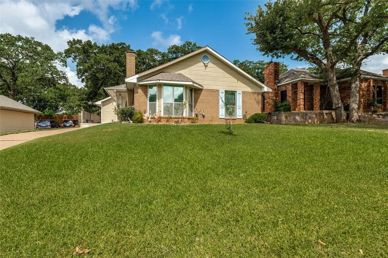 4108 Sunday Hill Drive, Arlington TX 76016 - Photo 3
