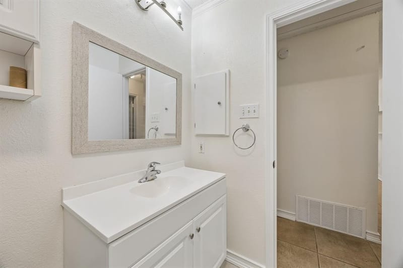 118 E Denton Drive, Euless TX 76039 - Photo 23