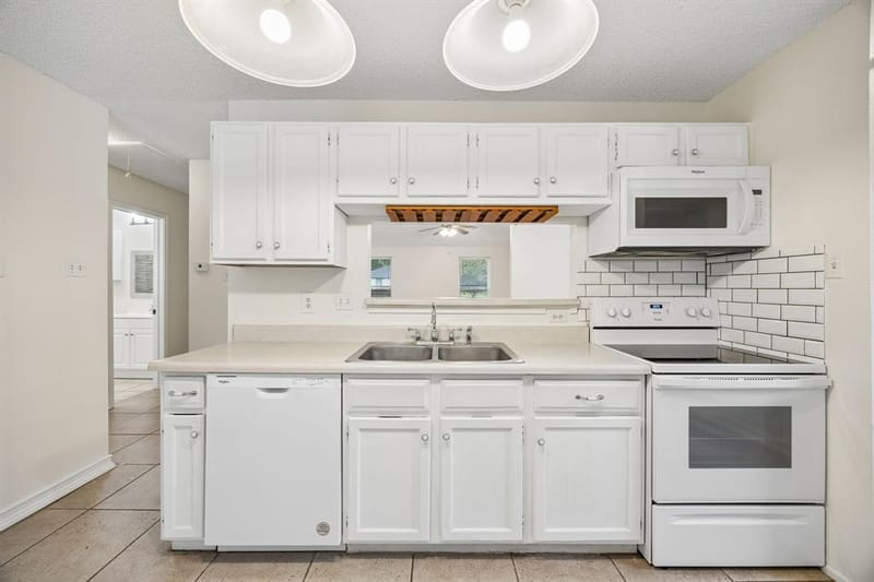 118 E Denton Drive, Euless TX 76039 - Photo 13