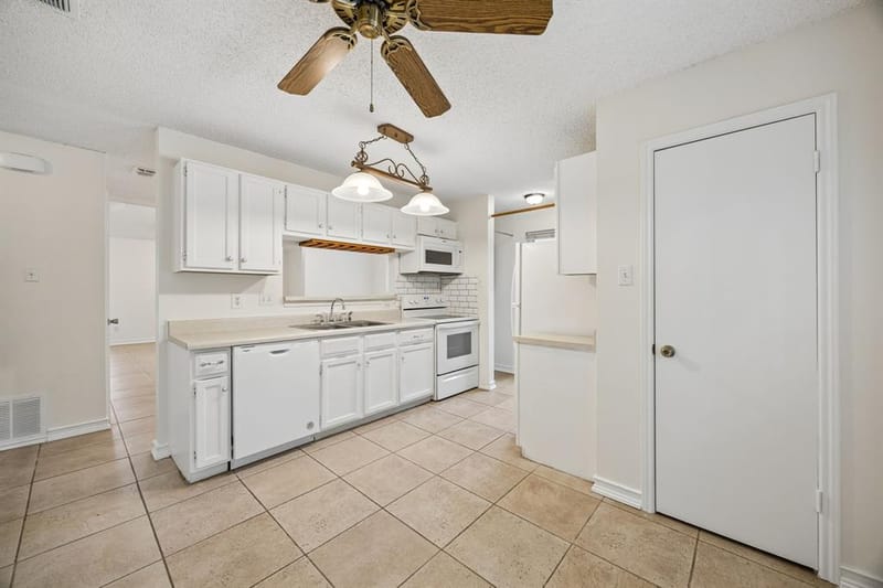 118 E Denton Drive, Euless TX 76039 - Photo 16
