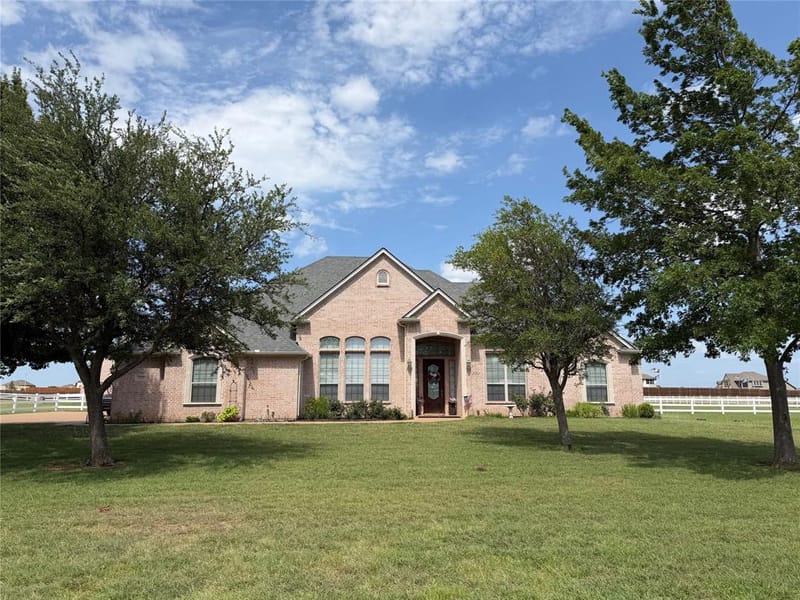 1009 Summerlin Drive, Granbury TX 76048 - Photo 2